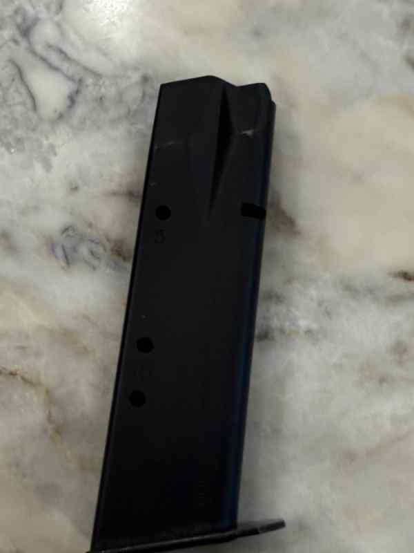 SIG 226 40 S&amp;W12-round magazine 