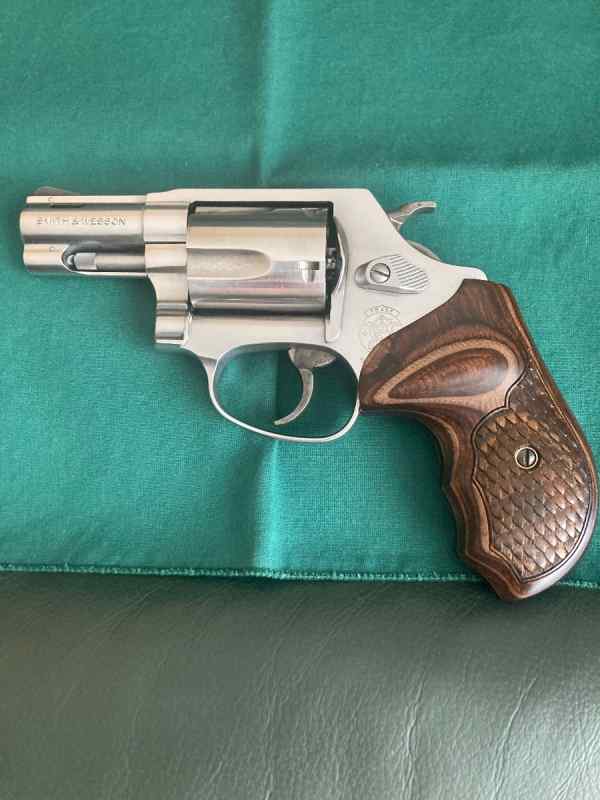 S&amp;W Model 60-9 .357 mag 5-shot snub-nose revolver 